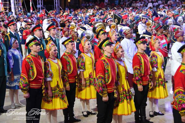 Русские Фольклорные шоу Санкт-Петербурга в Николаевский дворец в Санкт-Петербурге - Russian Folklore Show of St. Petersburg in Nikolaevsky Palace in Saint-Petersburg